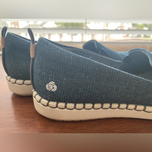 Cushioned Cloud-steppers by Clarks - Picture 2 of 5